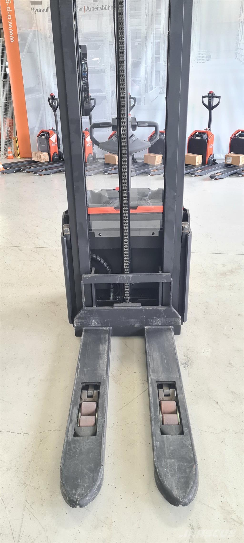 Toyota SWE120L Akülü depo ekipmanları