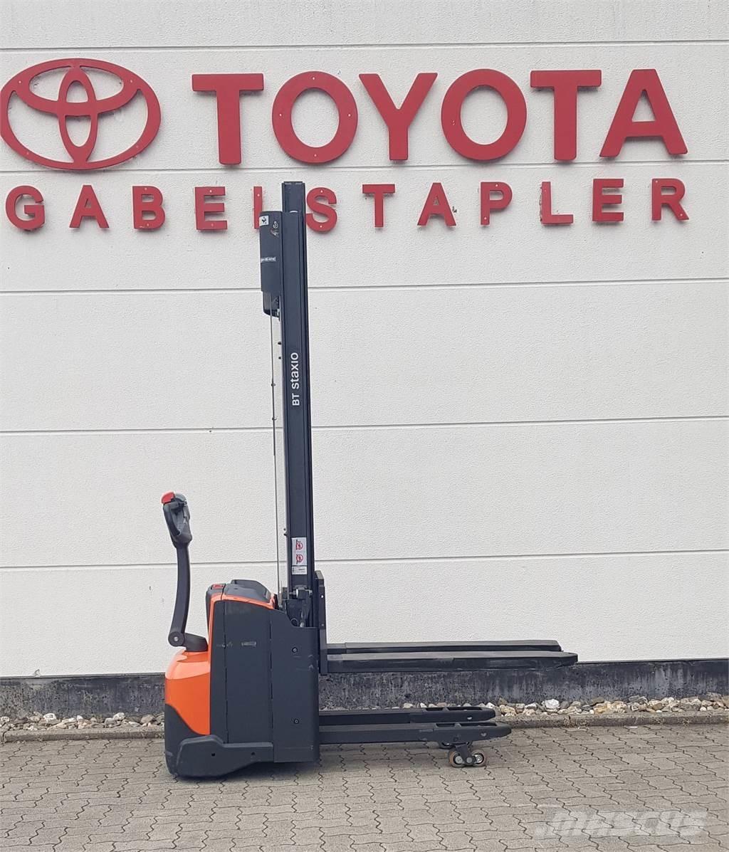 Toyota SWE120L Yaya kumandali istif makinasi