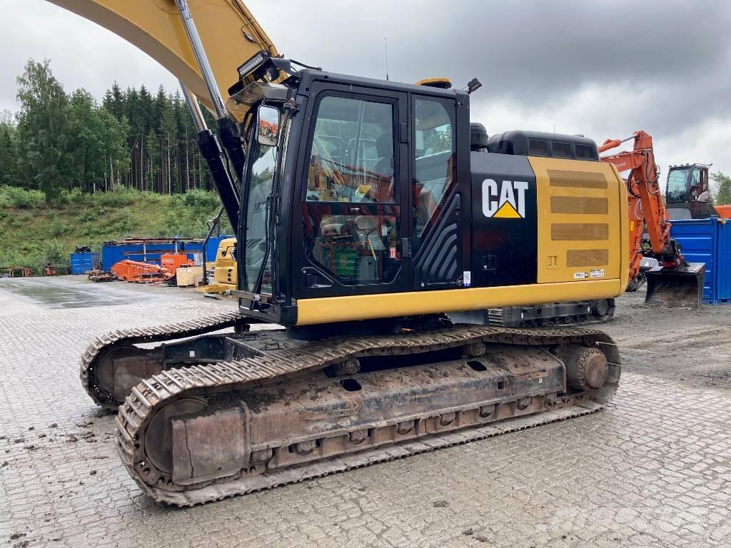 CAT 326 F L Paletli ekskavatörler