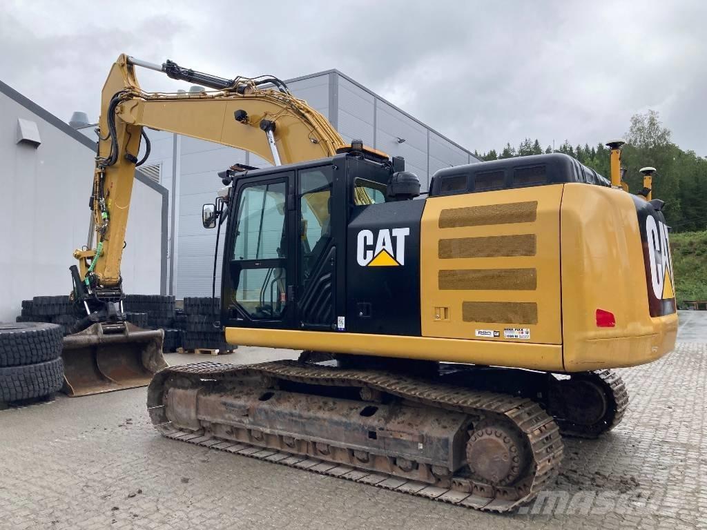 CAT 326 F L Paletli ekskavatörler