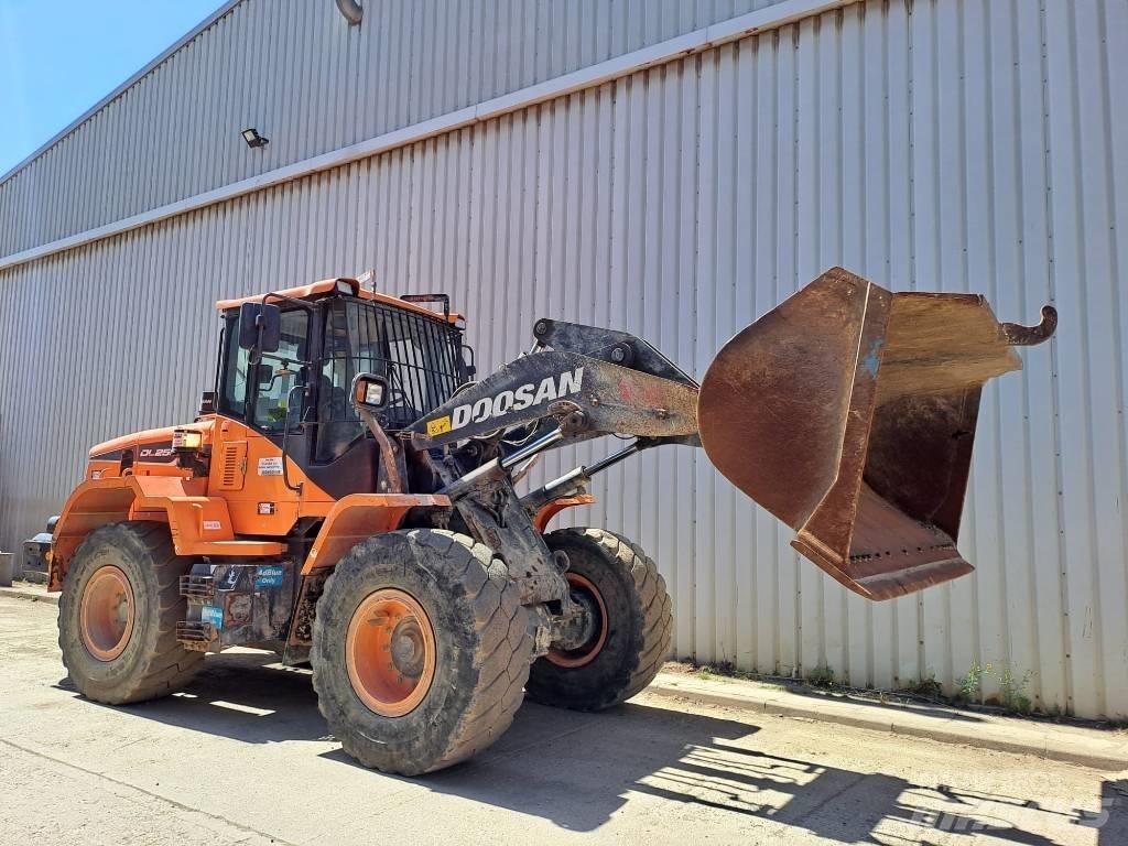 Doosan DL 250 Tekerlekli yükleyiciler