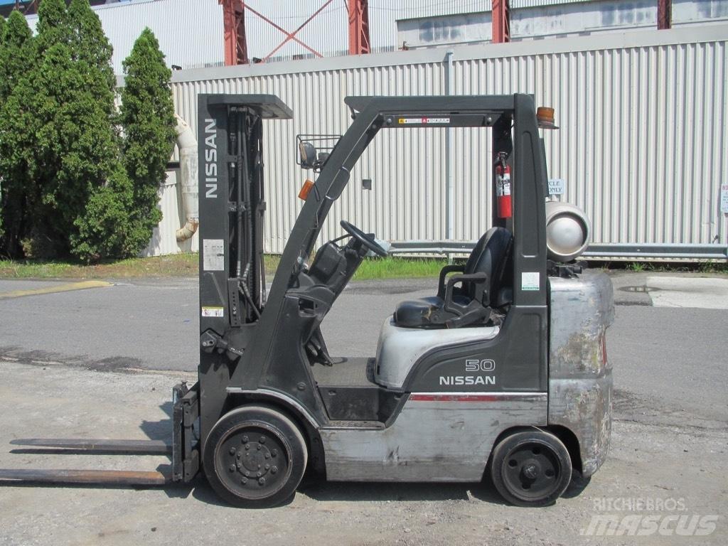 Nissan MCP1F2A25LV Arazi tipi forklift
