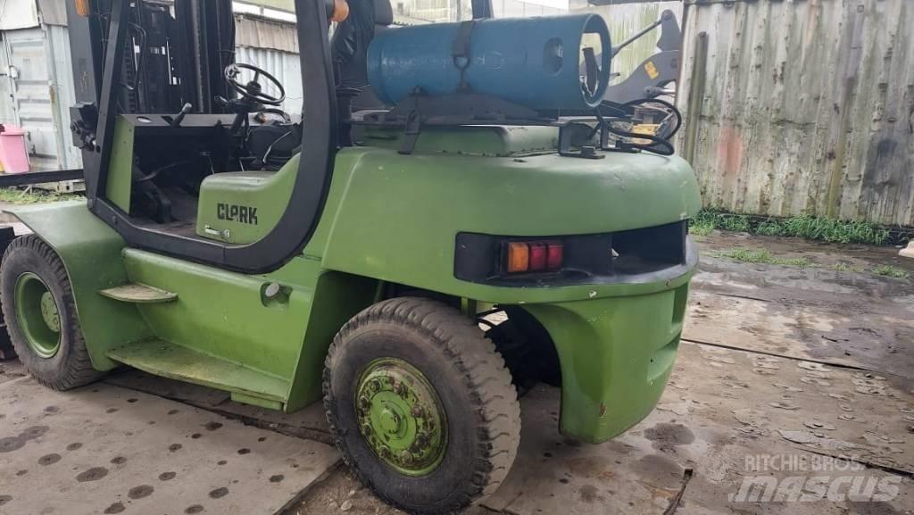 Clark CMP75 Diger
