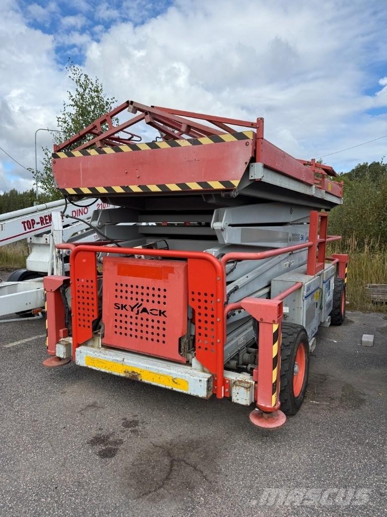 SkyJack SJ 9250 RT Makasli platformlar
