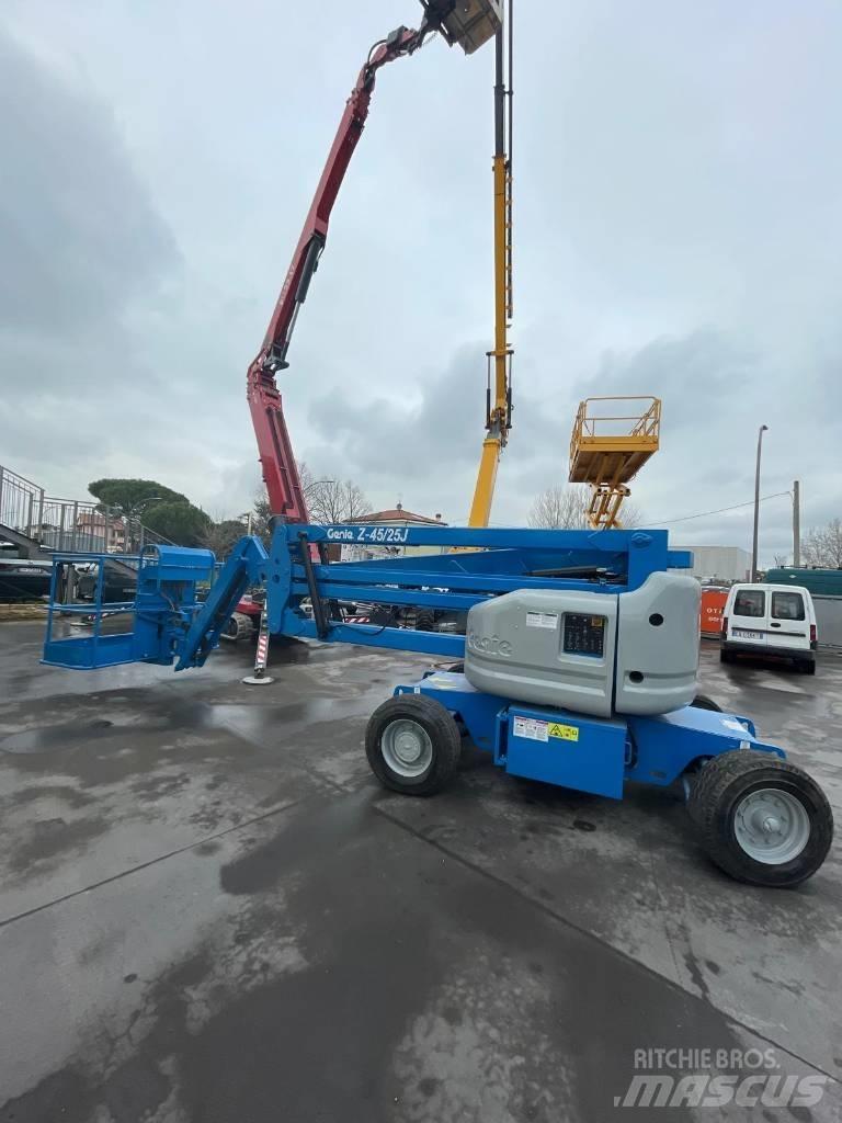 Genie Z 45/25 BI Körüklü personel platformları