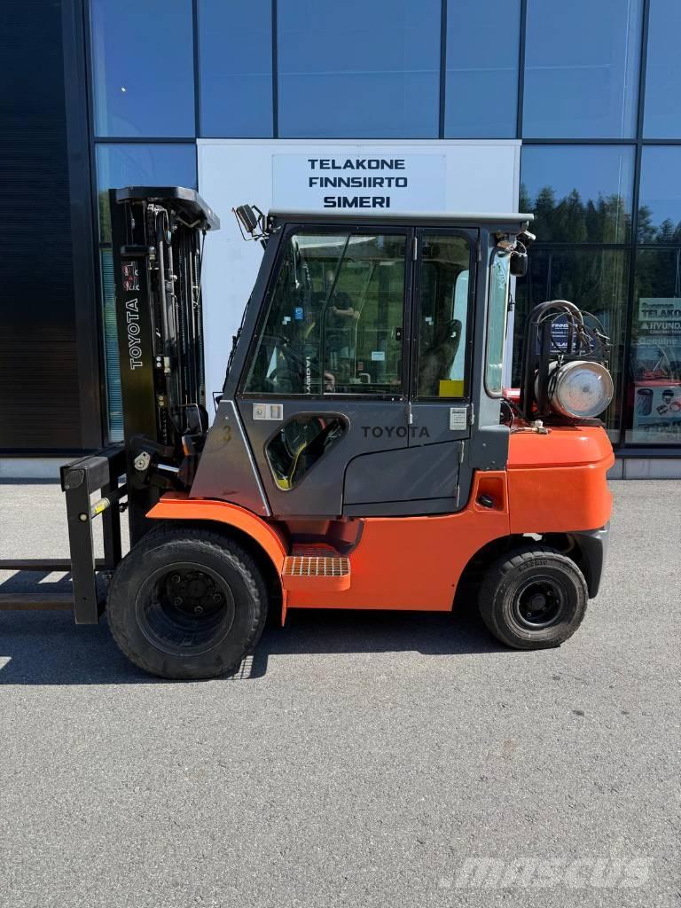 Toyota 02-7 FGF 30 LPG'li forkliftler
