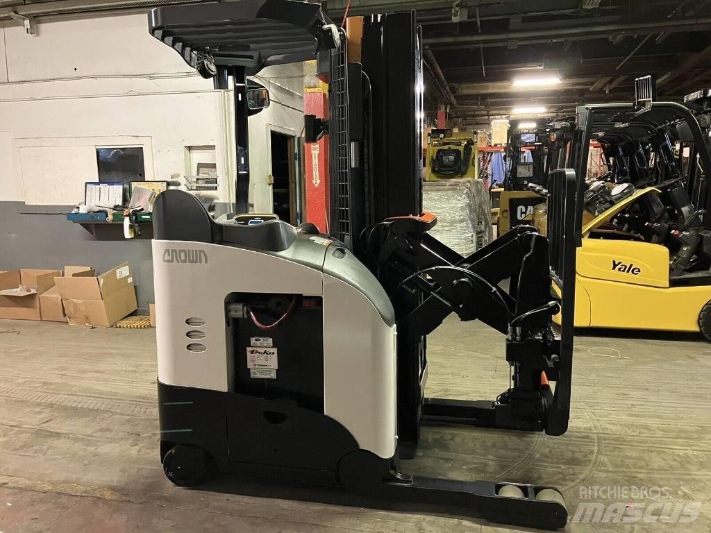 Crown RM6025-45 Reach truck - depo içi istif araçları