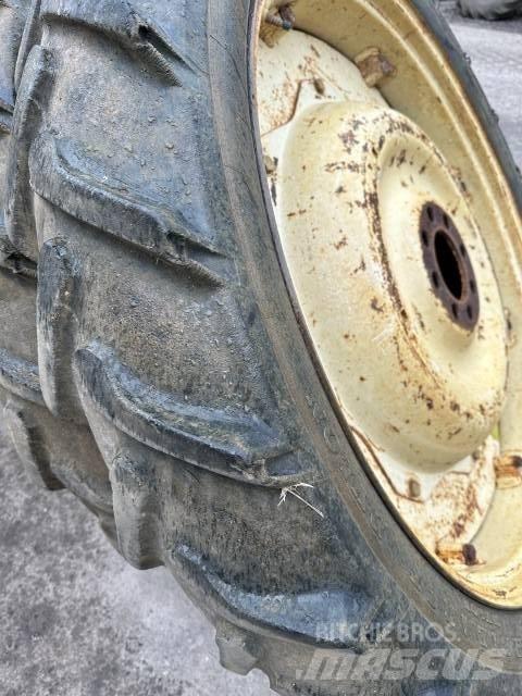 Dunlop 9.5R44 Tekerlekler