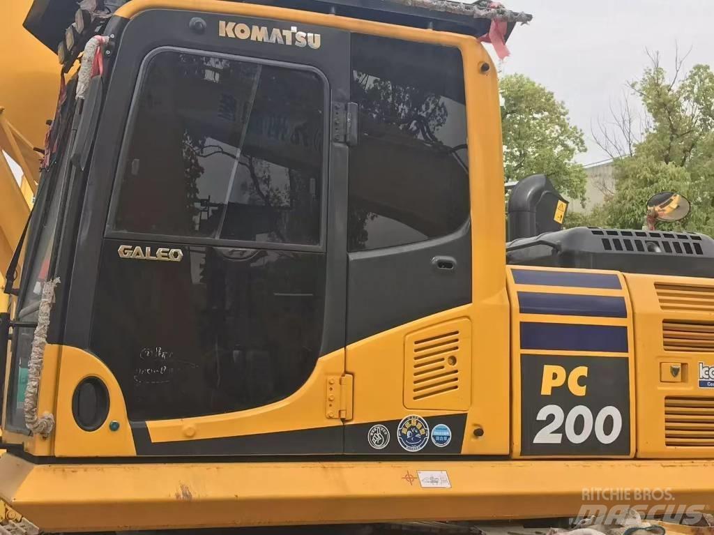 Komatsu PC 200-8 Paletli ekskavatörler