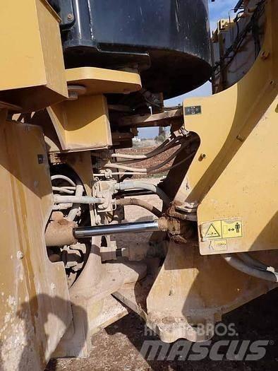 CAT 966M Tekerlekli yükleyiciler