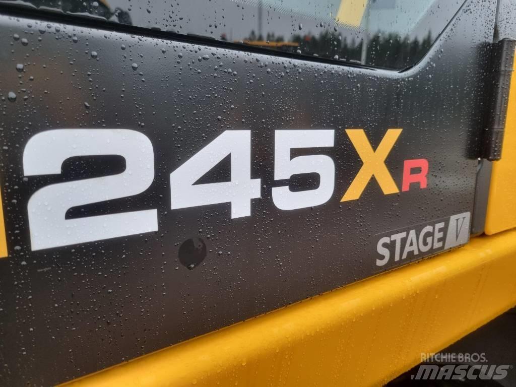 JCB 245 XR Paletli ekskavatörler