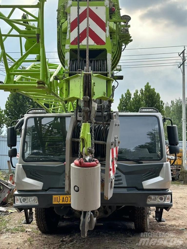 Zoomlion ZTC700 Yol-Arazi Tipi Vinçler (AT)