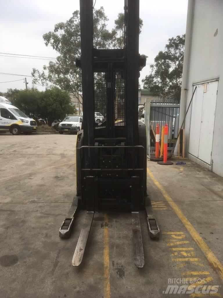 Hyster N35ZDR Reach truck - depo içi istif araçları