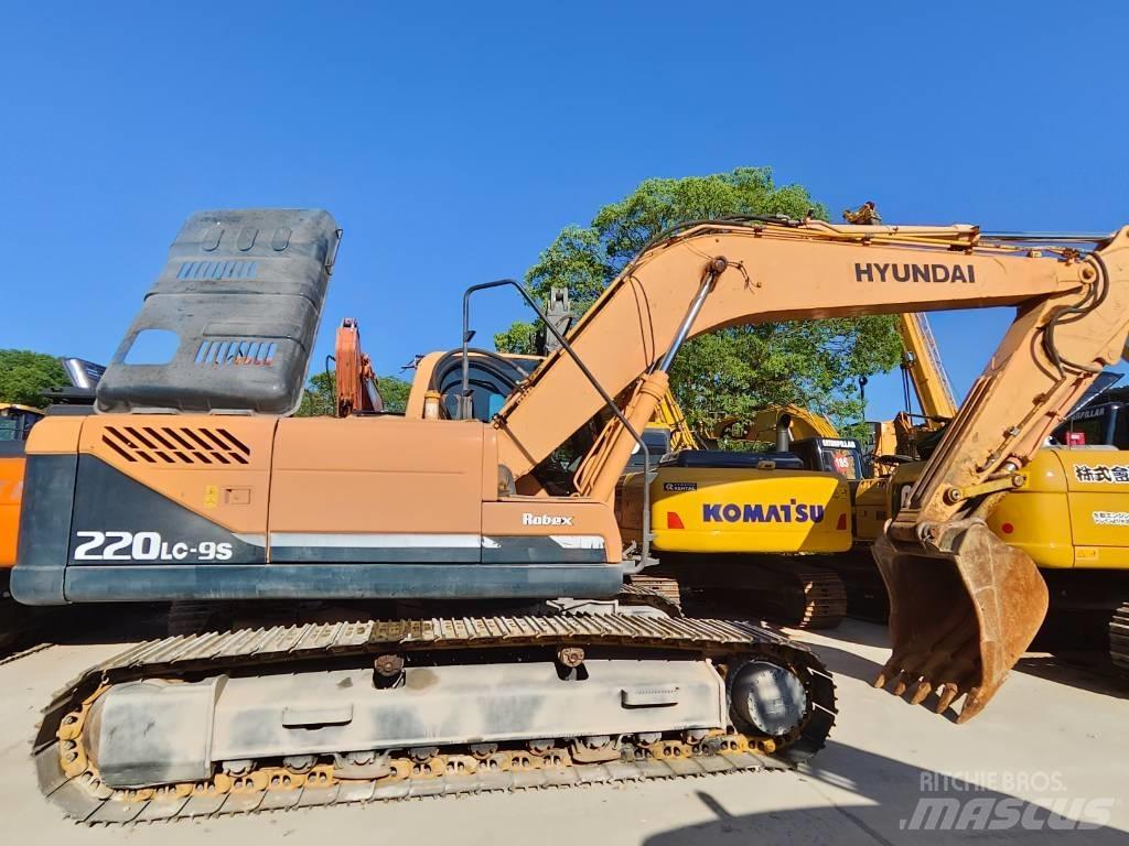 Hyundai Robex 220 LC Paletli ekskavatörler