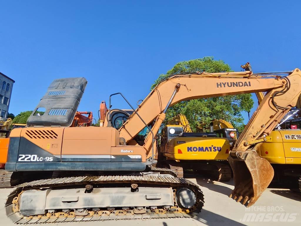 Hyundai Robex 220 LC Paletli ekskavatörler