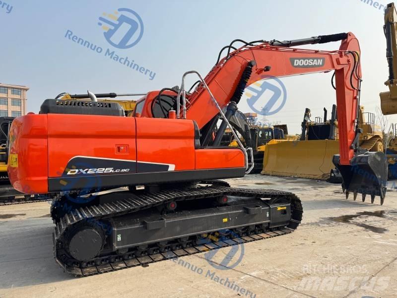 Doosan DX 225 LC-9C Paletli ekskavatörler