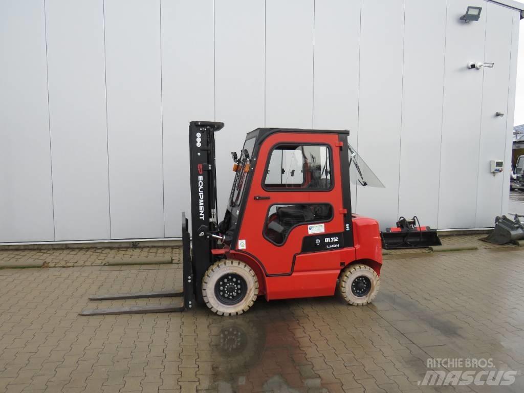 EP EFL252 Elektrikli forkliftler