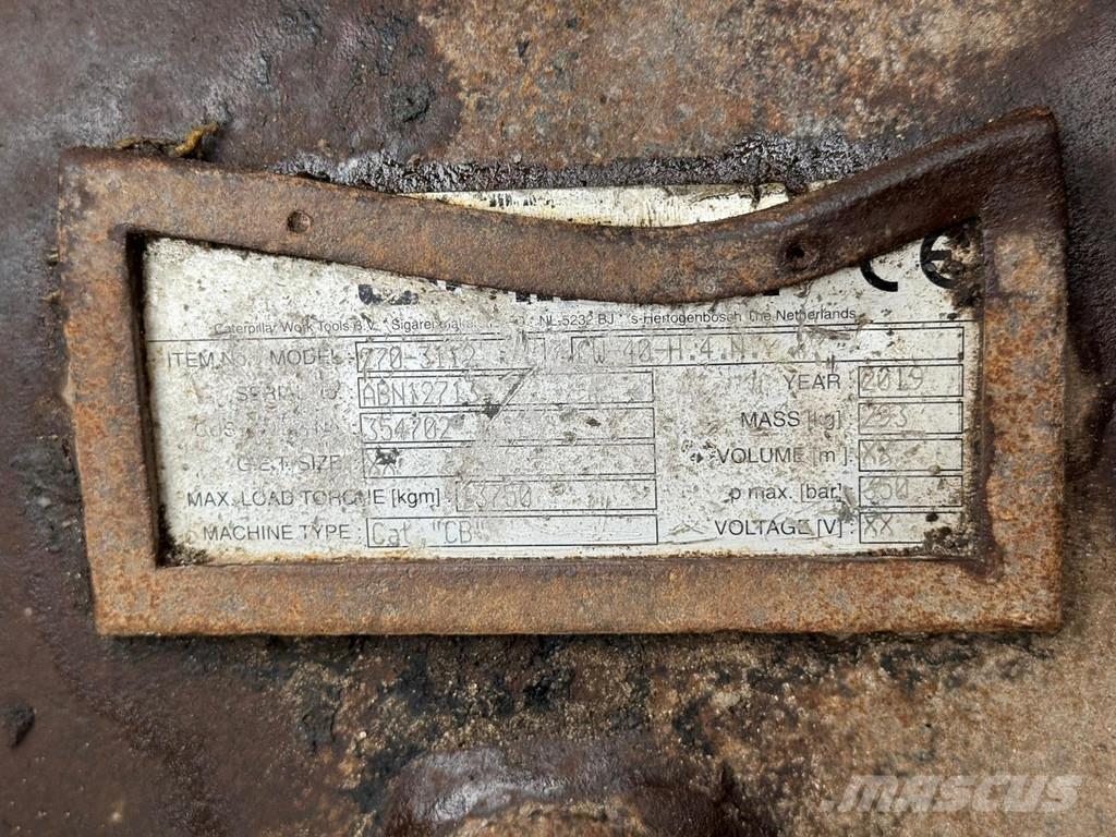 CAT 326F L Paletli ekskavatörler