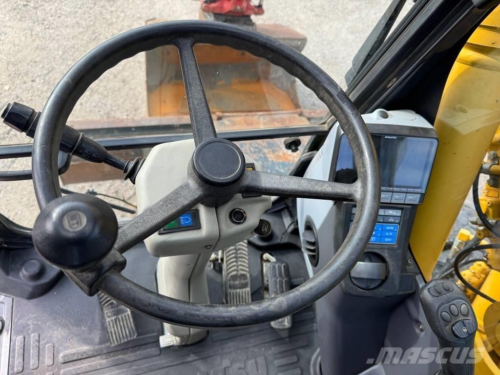 Komatsu PW 148-8 Lastik tekerli ekskavatörler