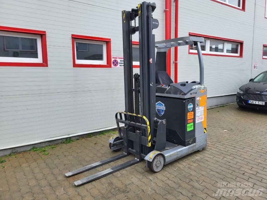 Still FMX 12 Reach truck - depo içi istif araçları