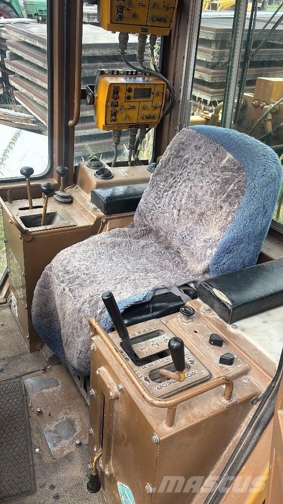 CAT D 4 C Paletli dozerler