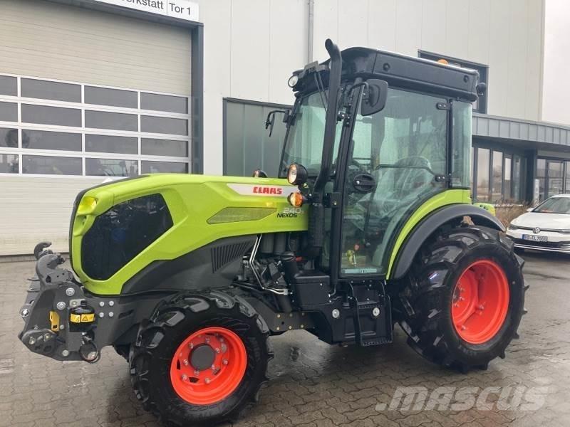 CLAAS NEXOS 240 S Traktörler