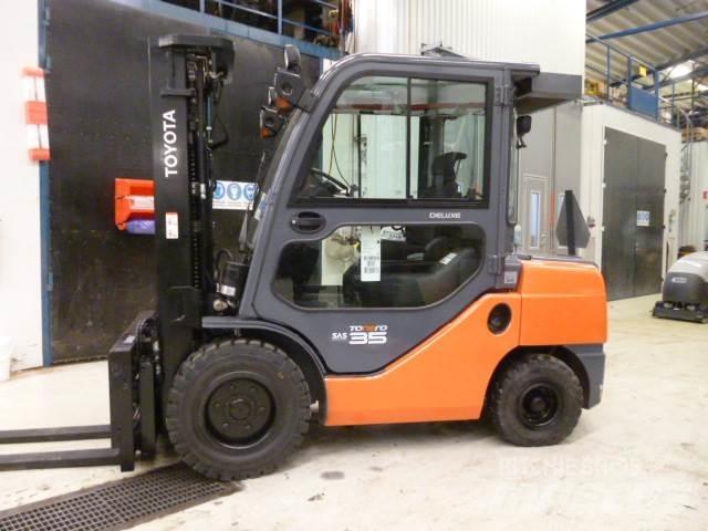 Toyota 52 - 2 - FDJF 35 Dizel forkliftler