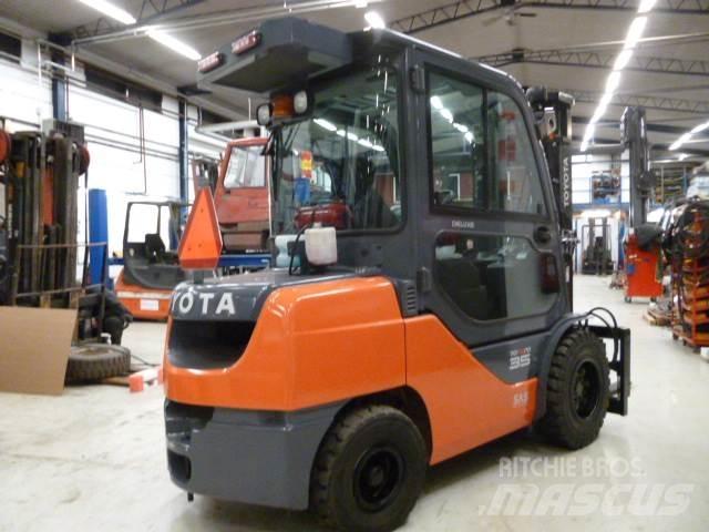 Toyota 52 - 2 - FDJF 35 Dizel forkliftler