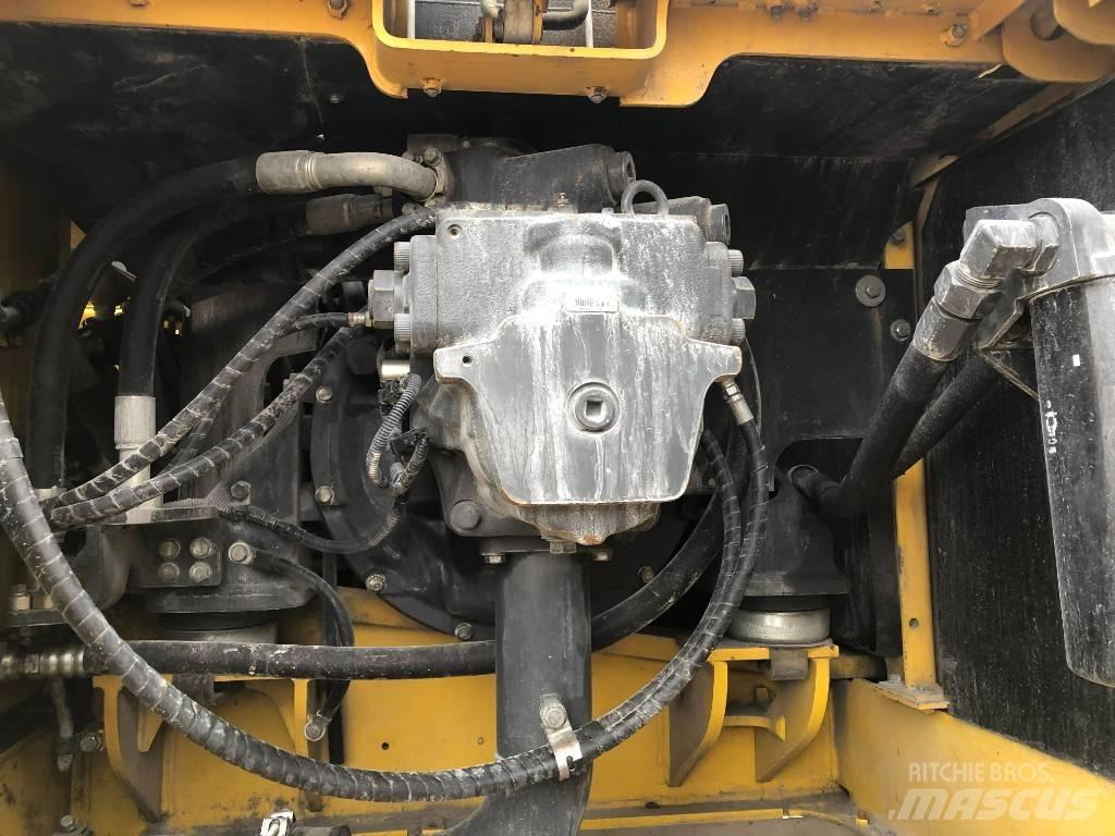 Komatsu 300 -7 Paletli ekskavatörler