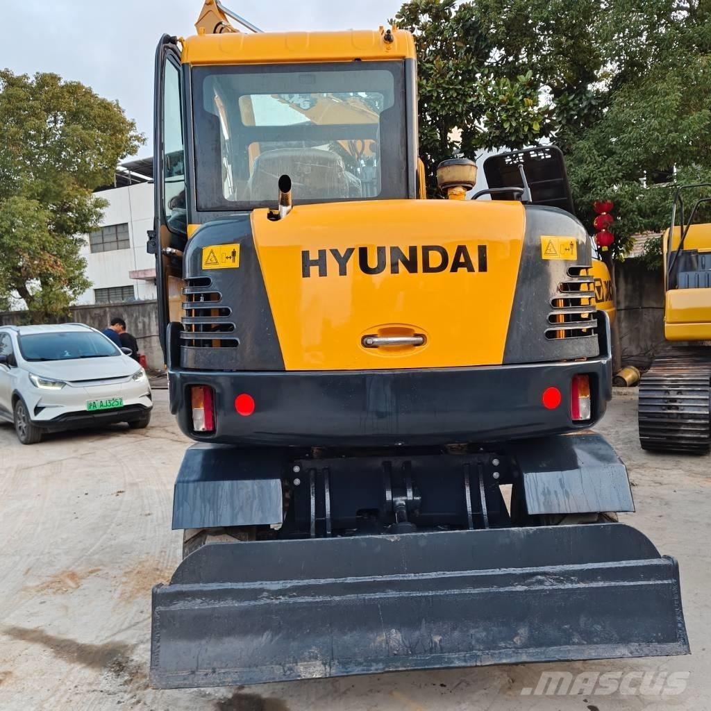 Hyundai 60 W VS Lastik tekerli ekskavatörler