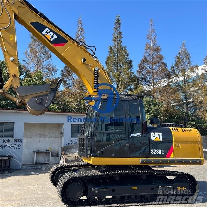 CAT 323D2 Paletli ekskavatörler