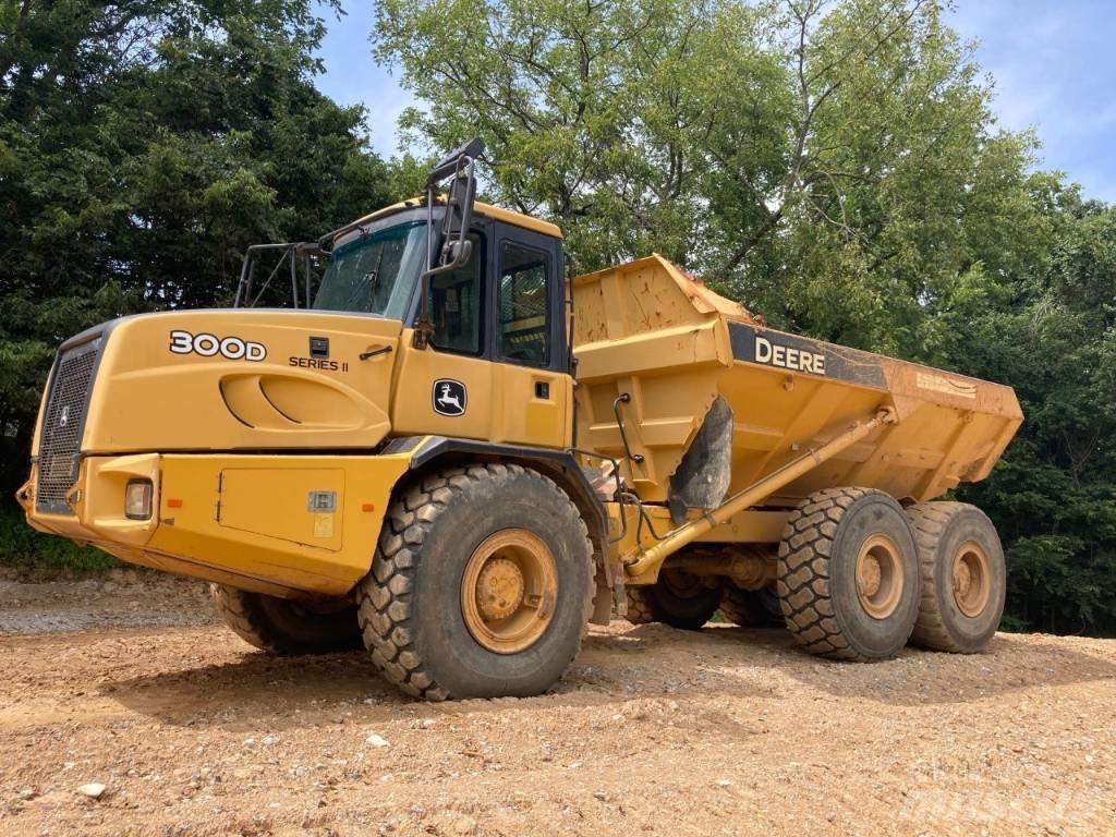 John Deere 300 D Belden kirma kaya kamyonu