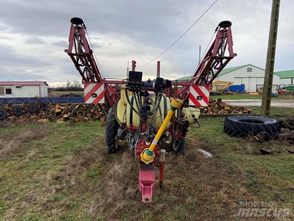 Hardi TR 2000 Çekilir pülverizatörler