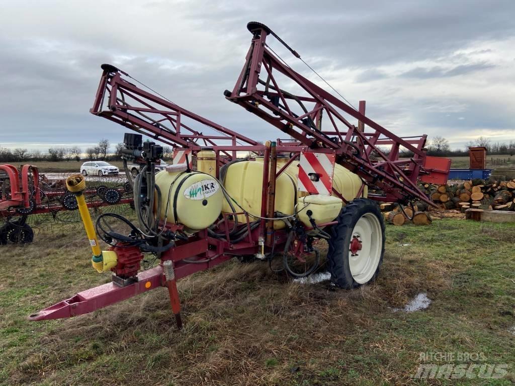 Hardi TR 2000 Çekilir pülverizatörler