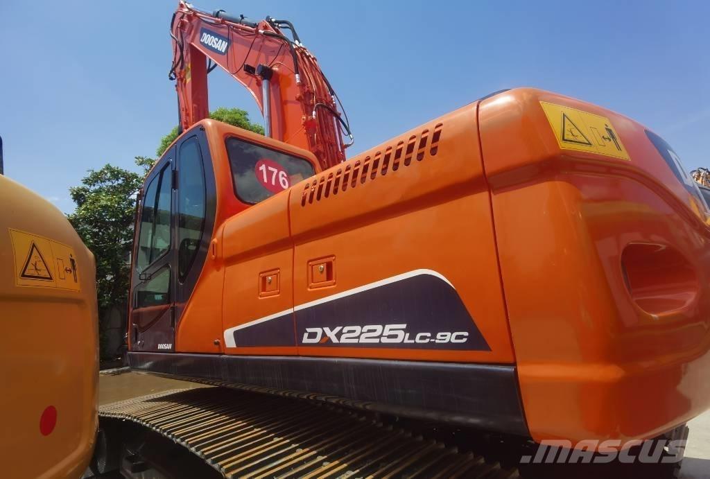 Doosan DX 225 LC-9C Paletli ekskavatörler
