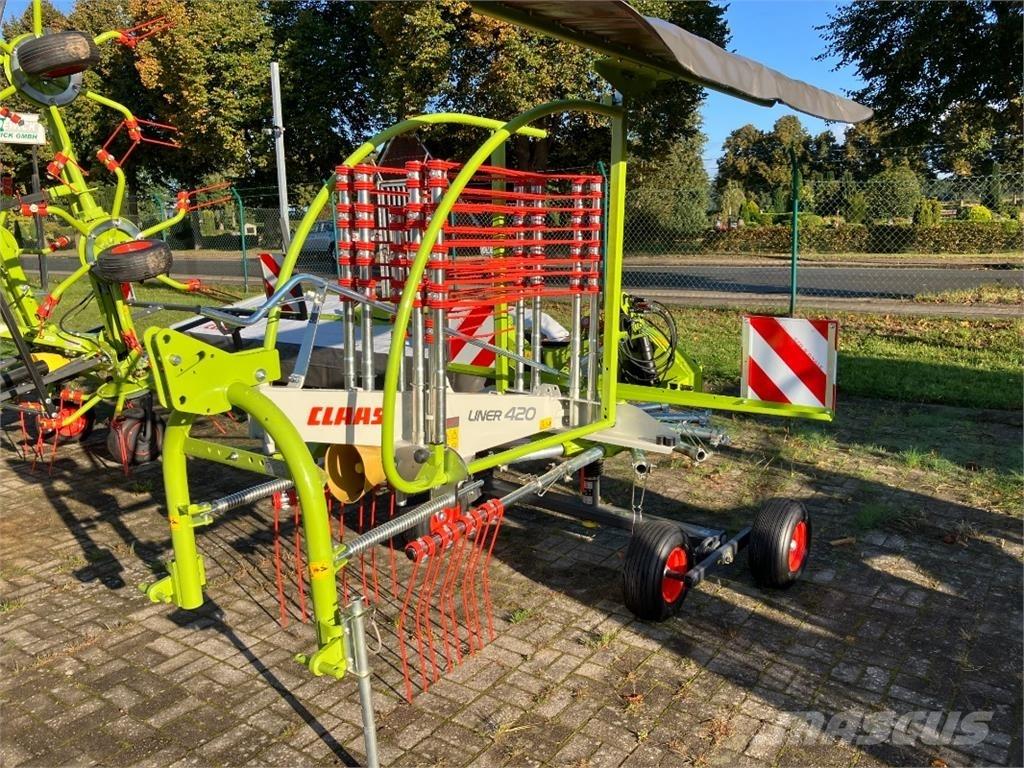 CLAAS Liner 420 Kendi yürür saman makinaları