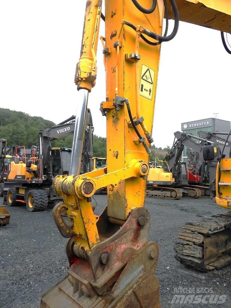 JCB JZ 235 LC Paletli ekskavatörler