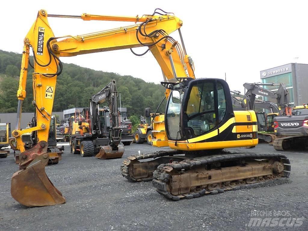 JCB JZ 235 LC Paletli ekskavatörler