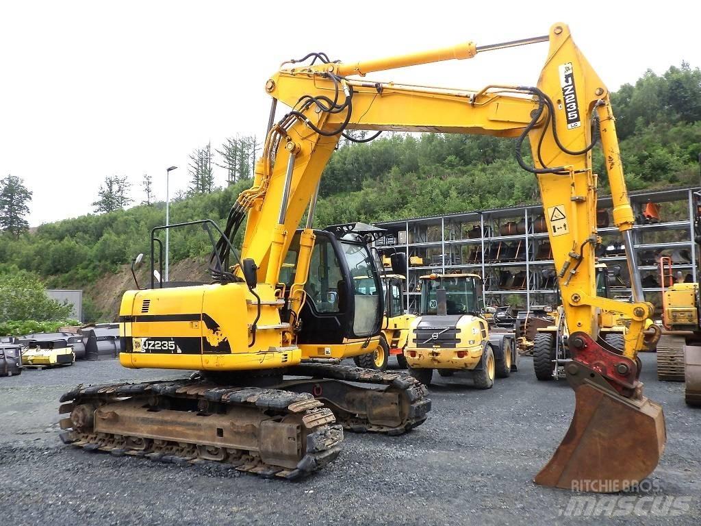JCB JZ 235 LC Paletli ekskavatörler
