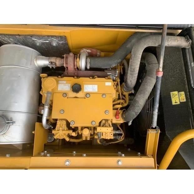 CAT 318d2 Paletli ekskavatörler