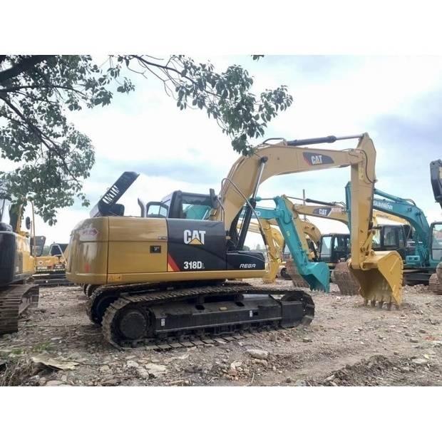 CAT 318d2 Paletli ekskavatörler