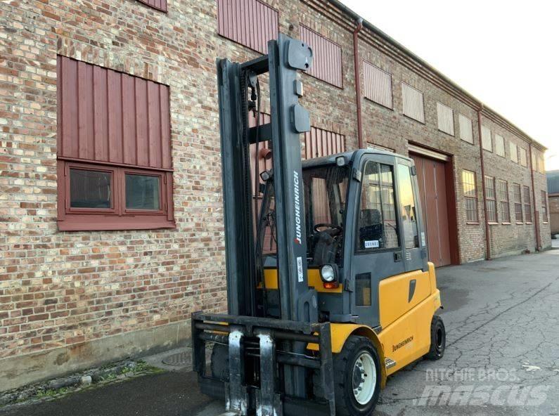 Jungheinrich EFG 550 Elektrikli forkliftler