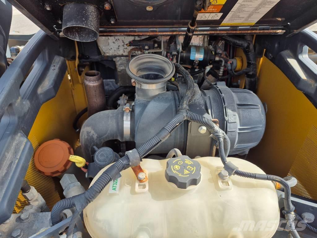 John Deere 320G Skid steer loderler