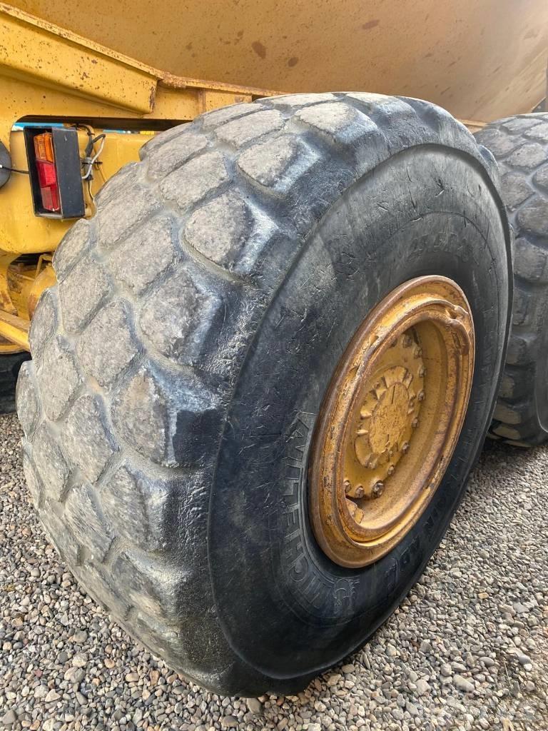 CAT 725 Belden kirma kaya kamyonu