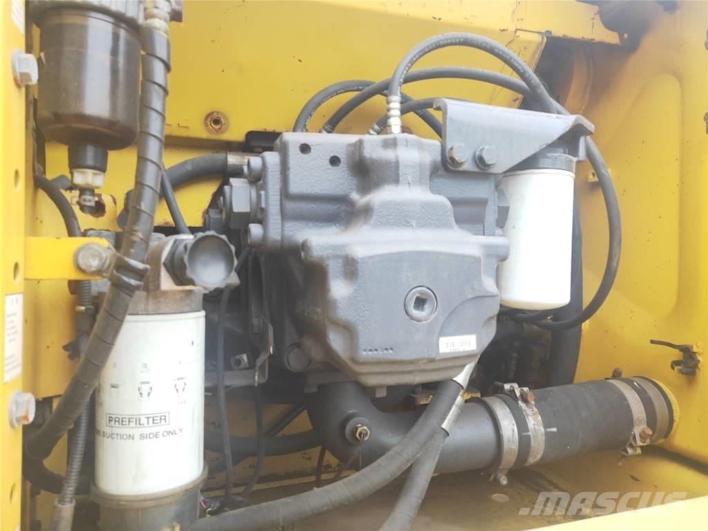 Komatsu PC210-8 Paletli ekskavatörler