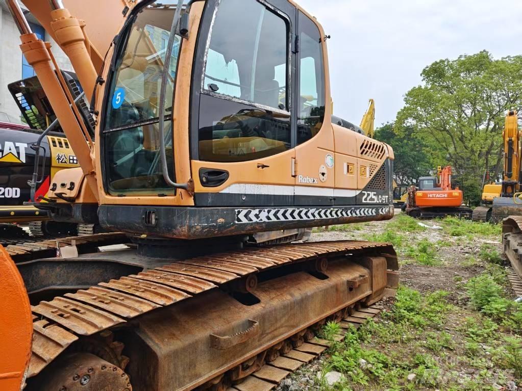 Hyundai R 225LC-9T Paletli ekskavatörler