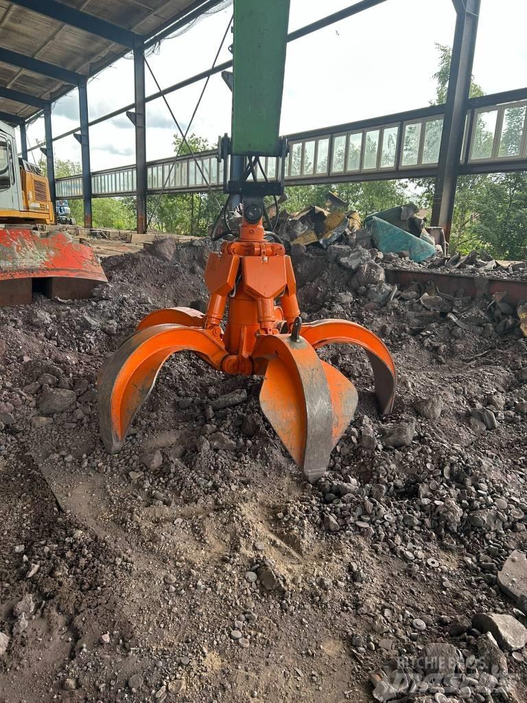 Sennebogen 835 Atık taşıma araçları