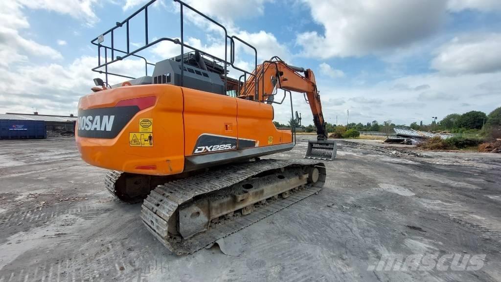 Doosan DX 225 LC Paletli ekskavatörler