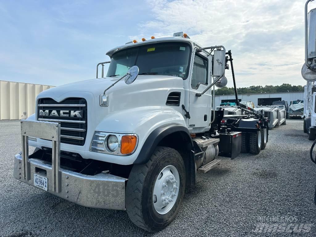 Mack CV 713 Çekiciler