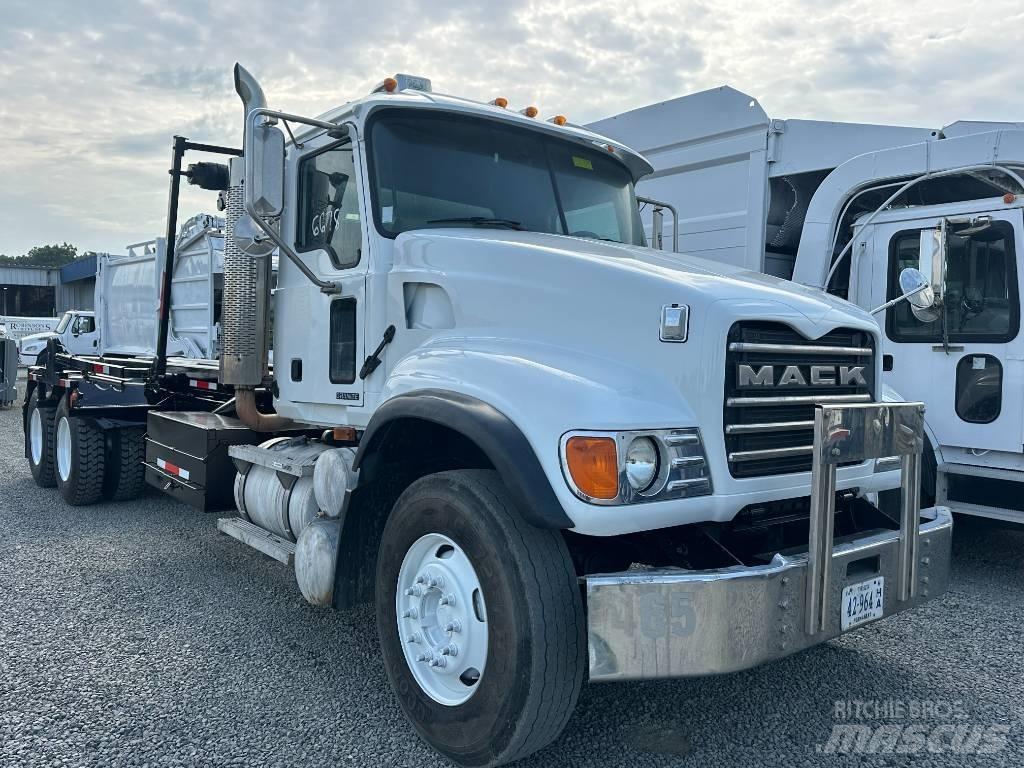 Mack CV 713 Çekiciler